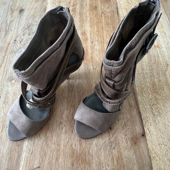 Vera Wang Simply Vera Suede Brown Tan Open Toe Bootie - Size 8 - Picture 1 of 8